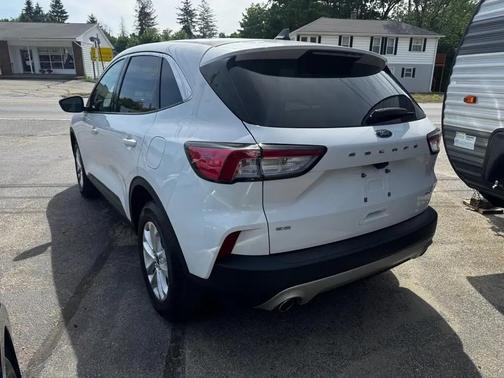 White 2022 Ford Escape SE