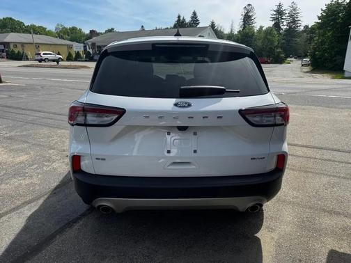 White 2022 Ford Escape SE