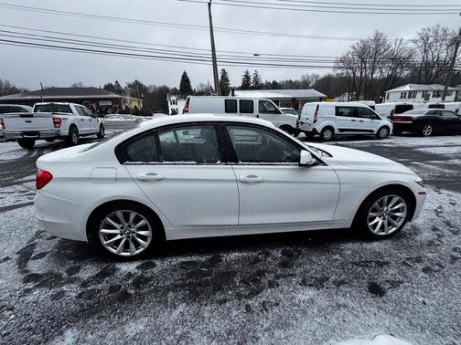 White 2015 BMW 320 i