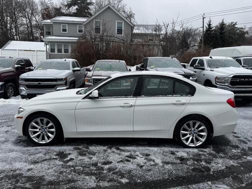 White 2015 BMW 320 i