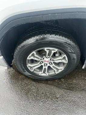 White 2019 GMC Sierra 1500 SLE