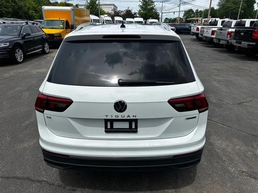 White 2022 Volkswagen Tiguan 2.0T SE 4MOTION