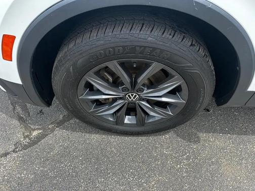 White 2022 Volkswagen Tiguan 2.0T SE 4MOTION