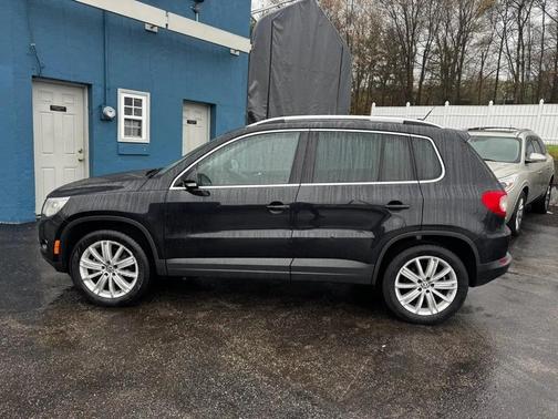 Black 2011 Volkswagen Tiguan SEL