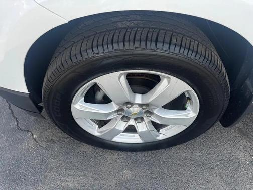 White 2017 Chevrolet Traverse 1LT