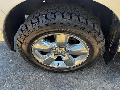 Bright Silver Metallic Clearcoat 2018 RAM 1500 Big Horn