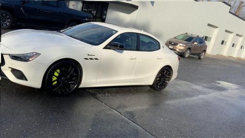 2022 Maserati Ghibli Modena Q4