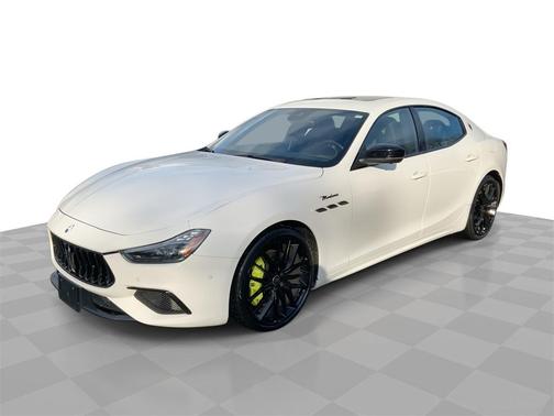 2022 Maserati Ghibli Modena Q4
