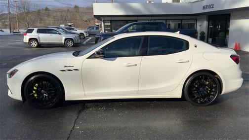 2022 Maserati Ghibli Modena Q4