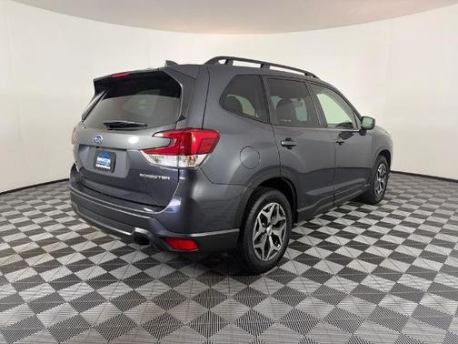 Magnetite Gray Metallic 2022 Subaru Forester PREMIUM