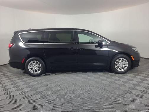 Diamond Black 2025 Chrysler Pacifica SELECT