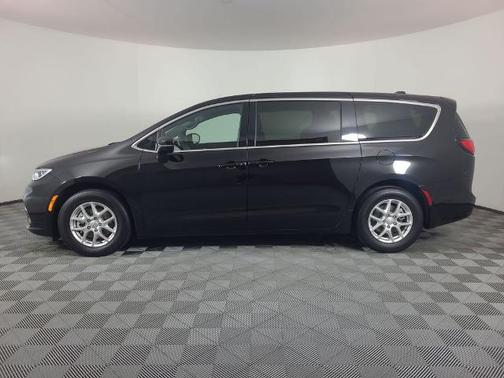 Diamond Black 2025 Chrysler Pacifica SELECT