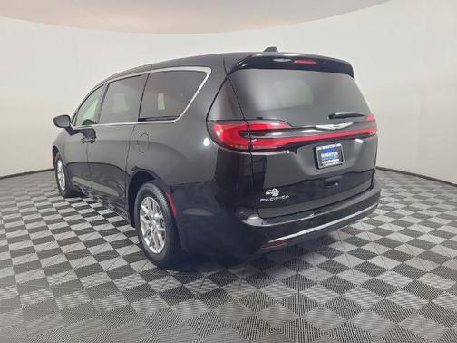 Diamond Black 2025 Chrysler Pacifica SELECT