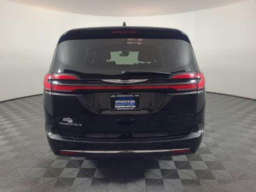 Diamond Black 2025 Chrysler Pacifica SELECT