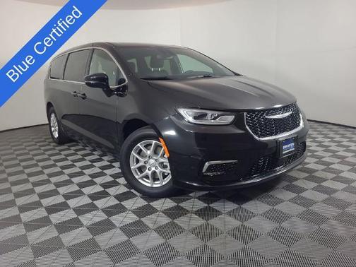 Diamond Black 2025 Chrysler Pacifica SELECT