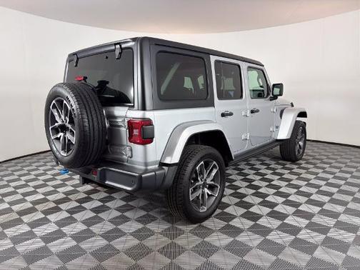 Silver Zynith Clearcoat 2024 Jeep Wrangler SPORT