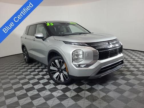 Silver 2025 Mitsubishi Outlander SE