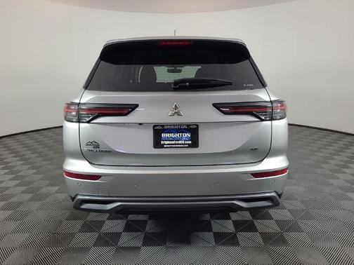 Silver 2025 Mitsubishi Outlander SE