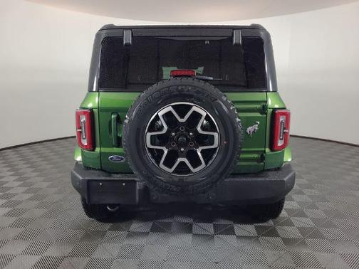ERUPTION GREEN METALLIC 2025 Ford Bronco OUTER BANKS
