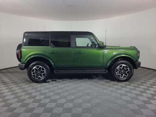 ERUPTION GREEN METALLIC 2025 Ford Bronco OUTER BANKS