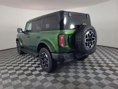 ERUPTION GREEN METALLIC 2025 Ford Bronco OUTER BANKS