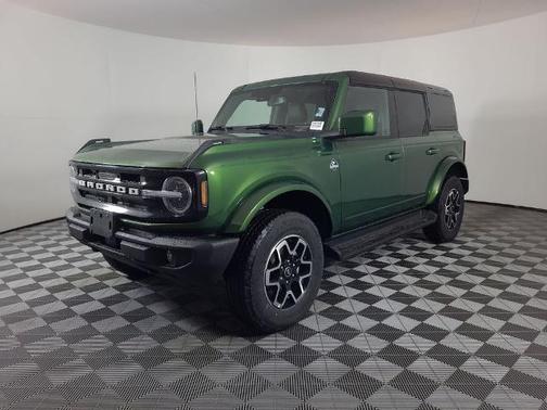 ERUPTION GREEN METALLIC 2025 Ford Bronco OUTER BANKS