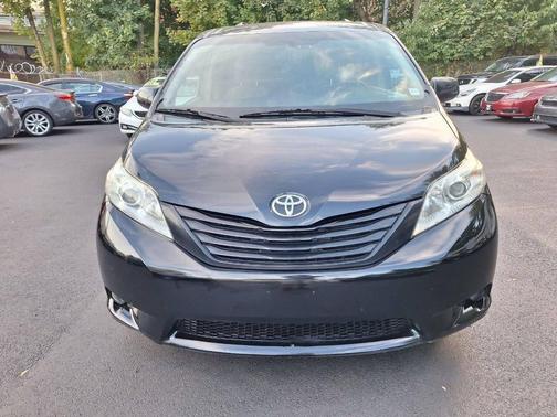 2015 Toyota Sienna LE