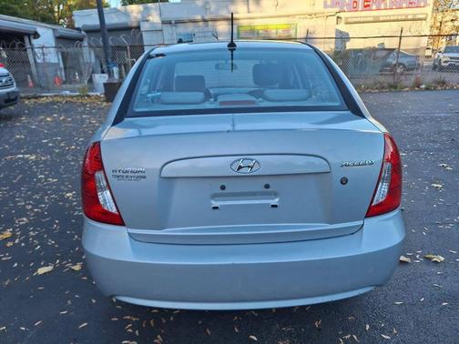 2009 Hyundai Accent SE