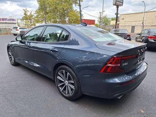 2021 Volvo S60 T5 Momentum