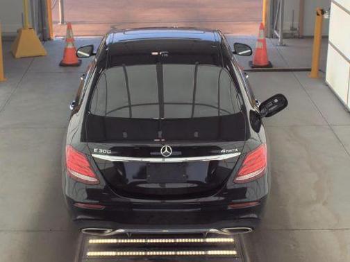 Obsidian Black Metallic 2019 Mercedes-Benz E-Class 4MATIC