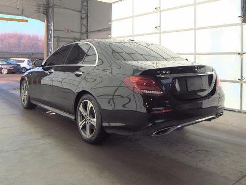 Obsidian Black Metallic 2019 Mercedes-Benz E-Class 4MATIC