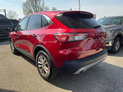 Rapid Red Metallic Tinted Clearcoat 2022 Ford Escape SE
