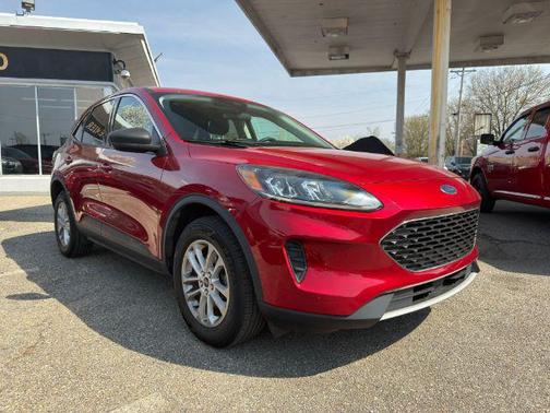 Rapid Red Metallic Tinted Clearcoat 2022 Ford Escape SE