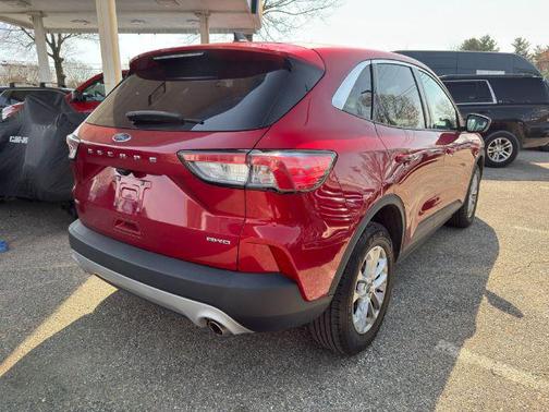 Rapid Red Metallic Tinted Clearcoat 2022 Ford Escape SE