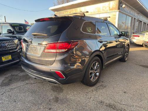2017 Hyundai SANTA FE SE