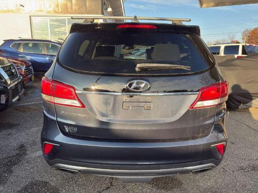 2017 Hyundai SANTA FE SE