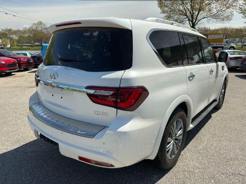 Moonstone White 2024 INFINITI QX80 Luxe