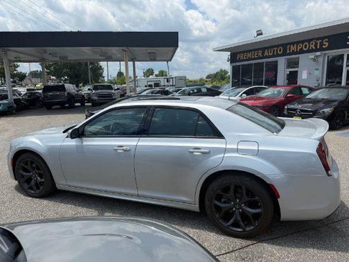 2022 Chrysler 300 S
