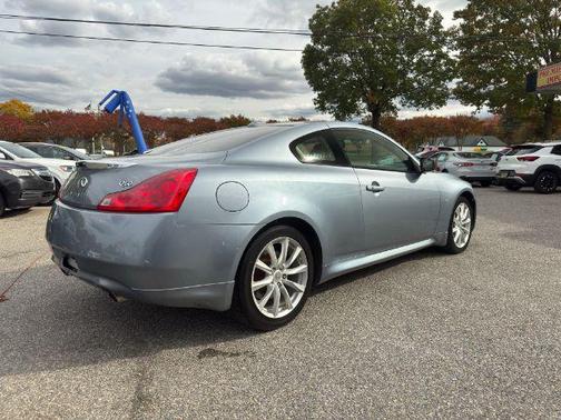 2015 INFINITI Q60 Base