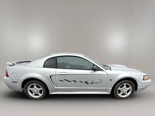 2004 Ford Mustang 
