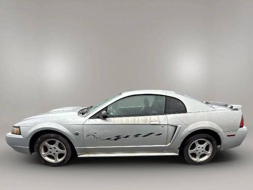 2004 Ford Mustang 