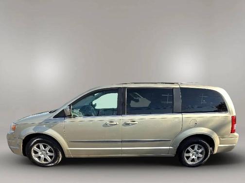 2010 Chrysler Town & Country Touring