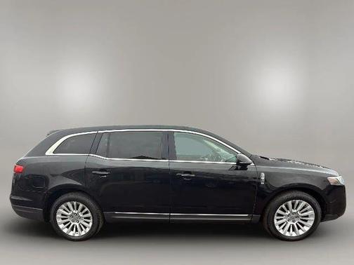 2010 Lincoln MKT 