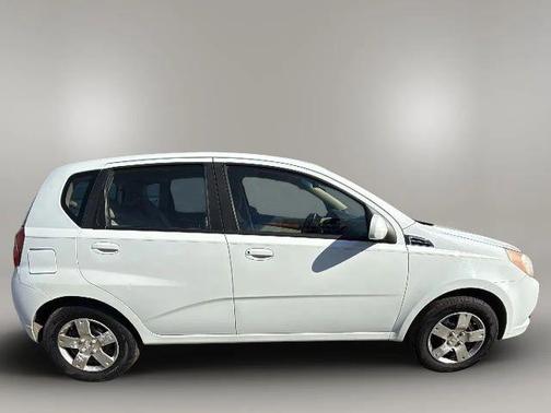 2011 Chevrolet Aveo 5 LT