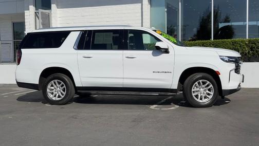2023 Chevrolet Suburban LT