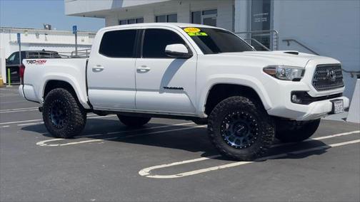 2016 Toyota Tacoma SR