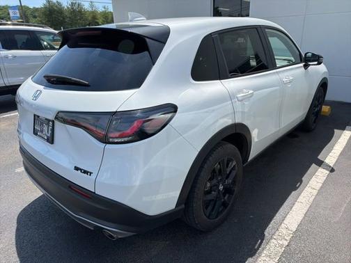 Platinum White Pearl 2025 Honda HR-V