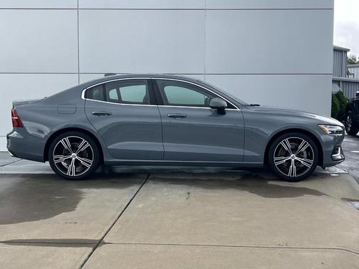 2022 Volvo S60 B5 Inscription