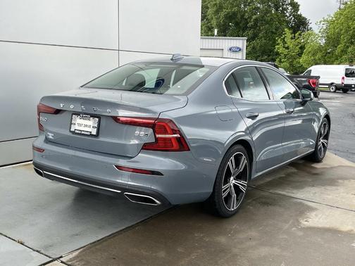 2022 Volvo S60 B5 Inscription