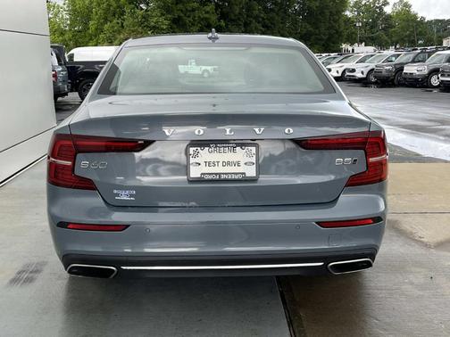 2022 Volvo S60 B5 Inscription